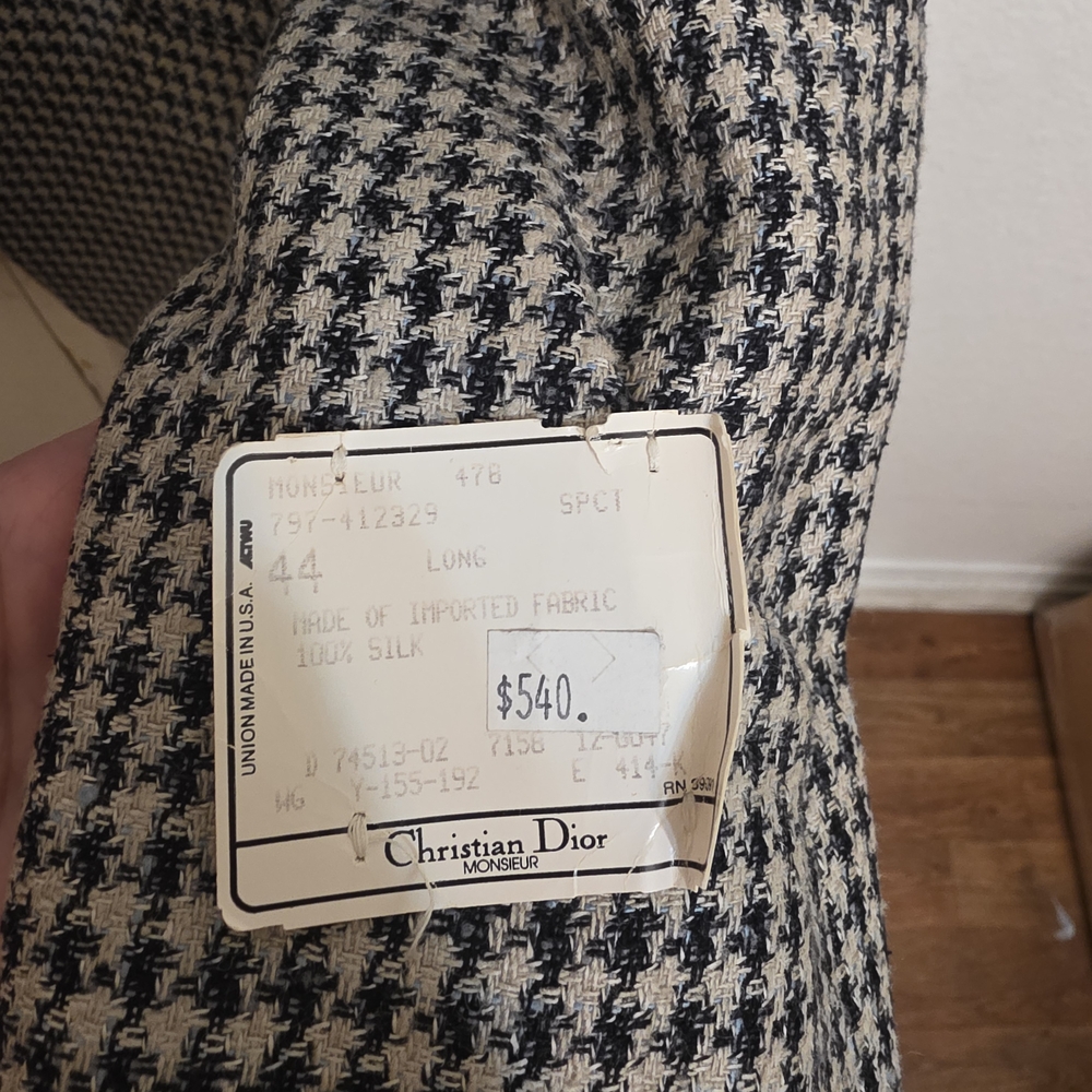 Autenthic Christian Dior Classic Black and Cream  Houndstooth Blazer - Picture 3 of 7
